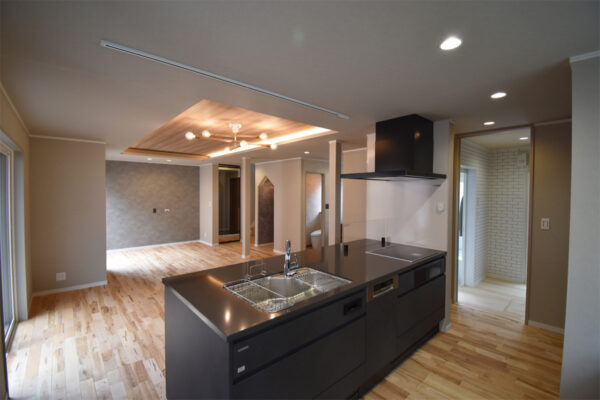 柏市 W様邸 リノベーション メープル無垢材ともみの木が映える開放的な住まいへ